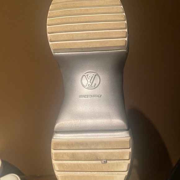 lv archlight sneaker in silver - Picture 4 of 4